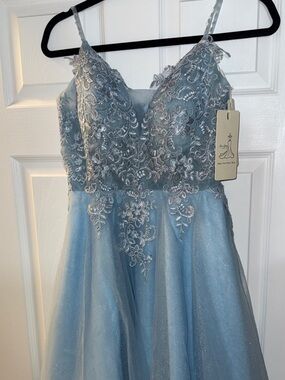 Light Blue Lace Appliqué Formal Dress with Tulle Skirt